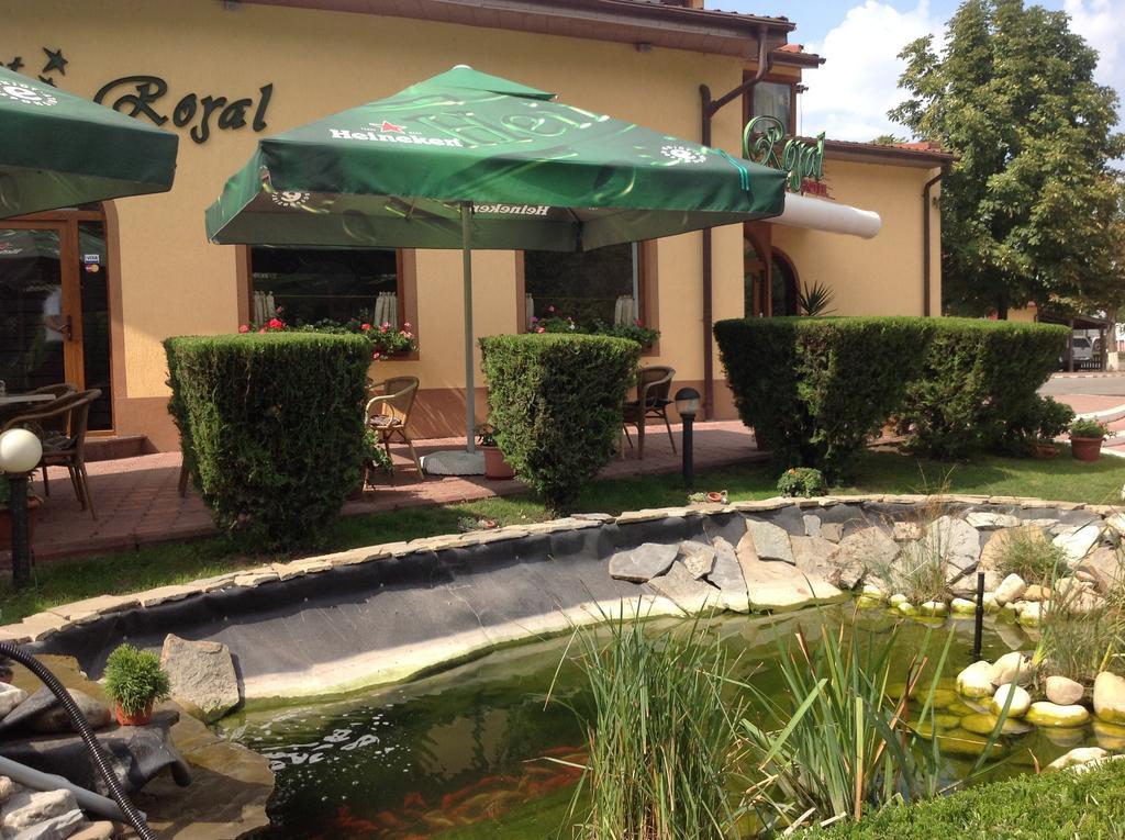 Hotel Royal Urziceni Exterior photo