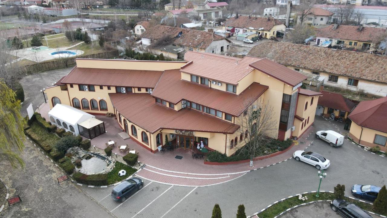 Hotel Royal Urziceni Exterior photo