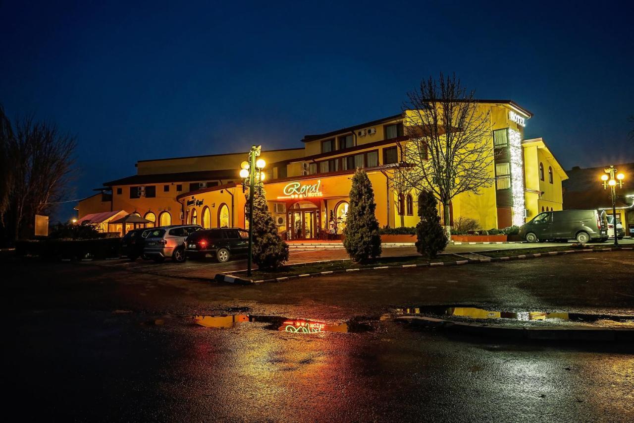 Hotel Royal Urziceni Exterior photo